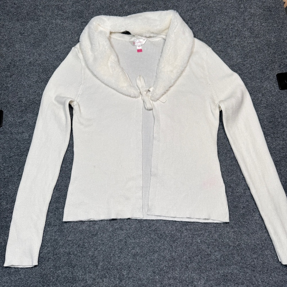 No Boundaries White Knit Sweater with Faux Fur Trim